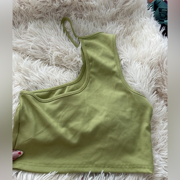 Green tops - Picture 2 of 4